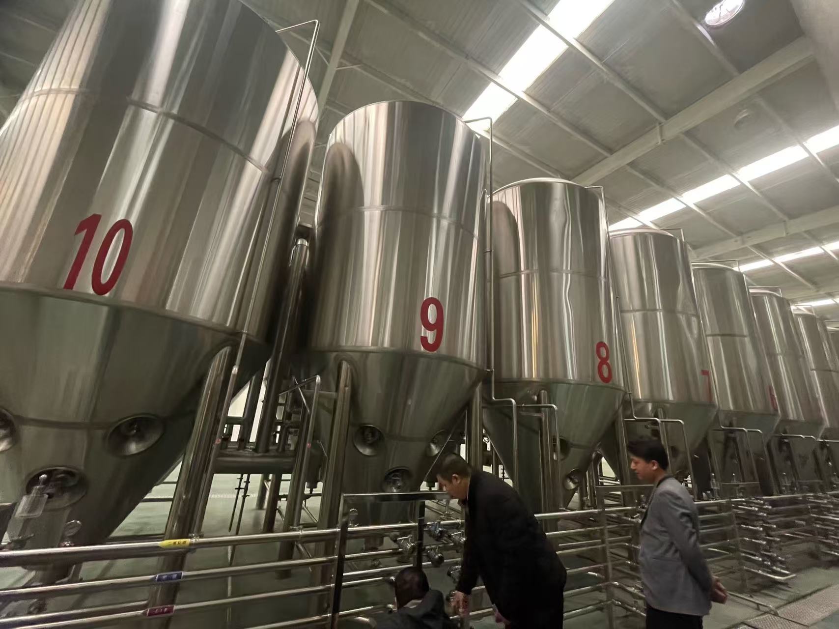西安精酿啤酒设备厂—平面布置、设备设计、制造、调试、培训等一条龙服务