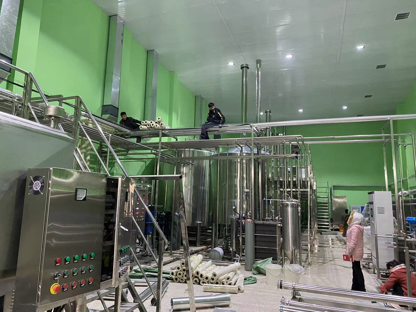 西安精酿啤酒设备厂—精酿啤酒设备制造:传承工艺与创新科技的交融